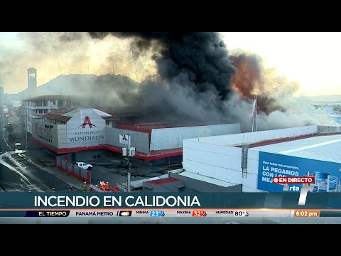 Se incendia una bodega comercial en Calidonia, Bomberos trabajan para extinguirlo