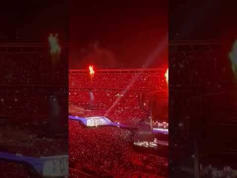 Romántico beso de Taylor Swift con Travis Kelce tras concierto en Buenos Aires