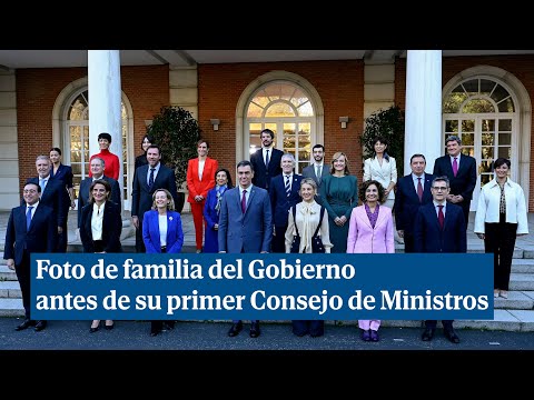 Foto de familia del nuevo gobierno de Pedro Sánchez antes de su primer Consejo de ministros