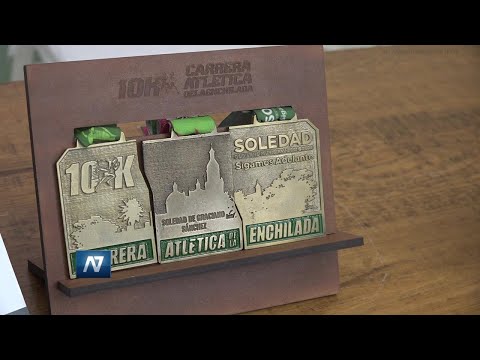 Presentan playera y medalla de la Carrera de la Enchilada 2024