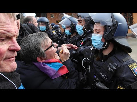 Covid-19 : plusieurs manifestations anti-confinement en Europe avec des heurts