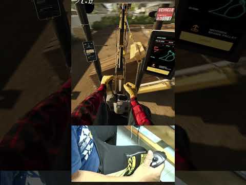 รถขุดเล็กมาลงงานยกของเพื่อสร้า