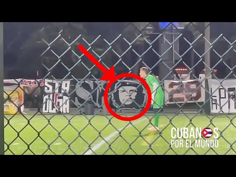 Ponen cartel del asesino Che Guevara en un encuentro deportivo en Hialeah.