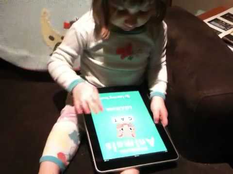 Encuentro de un iPad y una niña