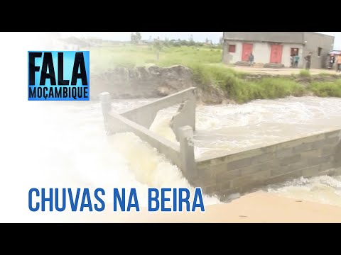 Águas das chuvas arrastam a ponte que ligava as zonas de Six.-Mile e Nhangoma em Sofala @PortalFM24