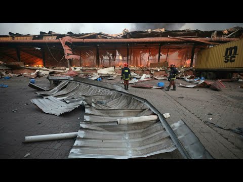 Au Bangladesh, l'explosion d'un entrepôt de conteneurs fait des dizaines de morts • FRANCE 24