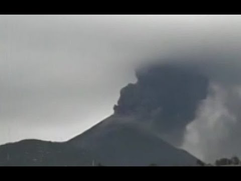Volcán de Pacaya continúa lanzando cenizas