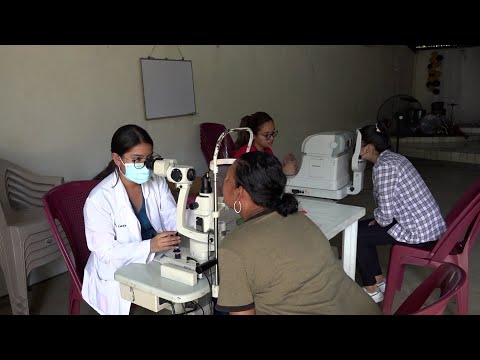 Minsa entrega lentes gratis a personas durante consultas oftalmológicas en barrio Enrique Smith