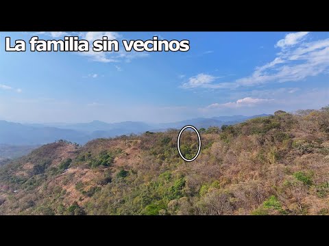 Vean donde vive la mujer encadenada, sin vecinos, entre el bosque – Ediciones Mendoza