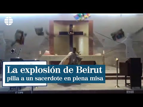 La explosión de Beirut sorprende a un sacerdote durante el oficio religioso