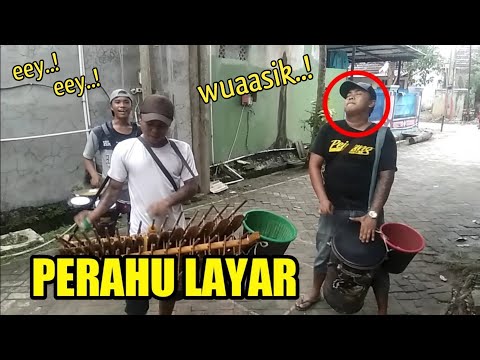 Perahu layar - Pengamen angklung jalanan