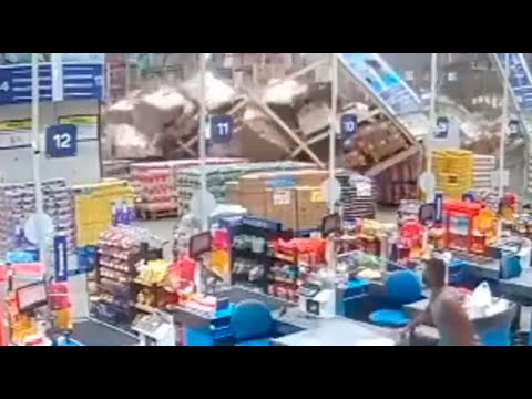 Caída de estantes ocasionó una muerte en un supermercado de Brasil