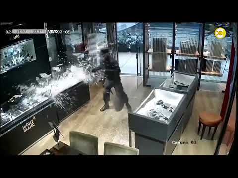 Montevideo: violento robo a martillazos en una joyería de un shopping ?N20:30? 26-02-24