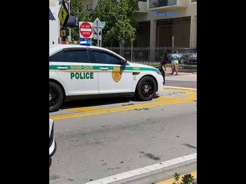 Policía de Miami-Dade asiste en Miami Beach para el Memorial Day Weekend