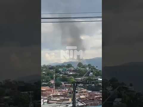 Reportan un voraz incendio en el barrio Caribe [Informe] - Noticias Telemedellín  #noticiastm