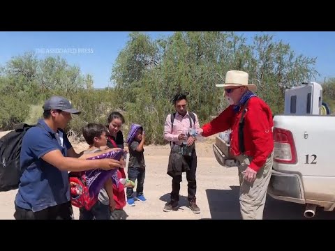 Asylum-seeking migrants face Arizona desert heat