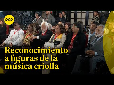 Dina Boluarte brinda reconocimiento a representantes de la música criolla