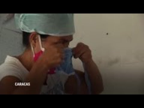 Parientes se exponen al COVID-19 en hospitales de Venezuela