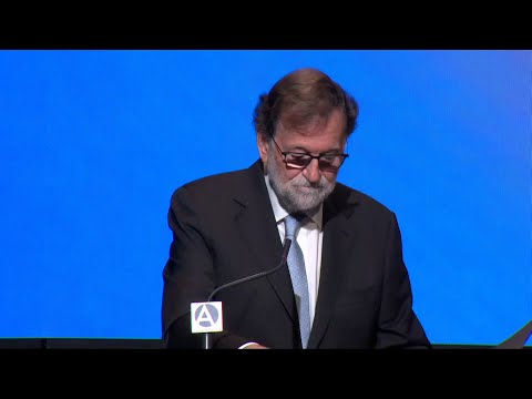 Rajoy elogia el pacto de rentas de Costa en Portugal