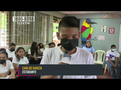 Estudiantes de Nicaragua redactan escritos por amor a la patria