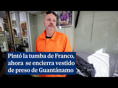 El artista que pintó la tumba de Franco se encierra vestido de preso de Guantánamo