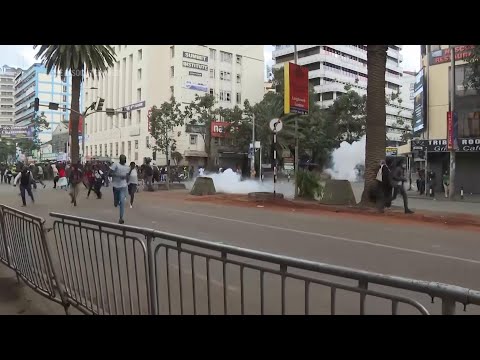 La policía choca con manifestantes en Kenia que protestan contra plan del gobierno