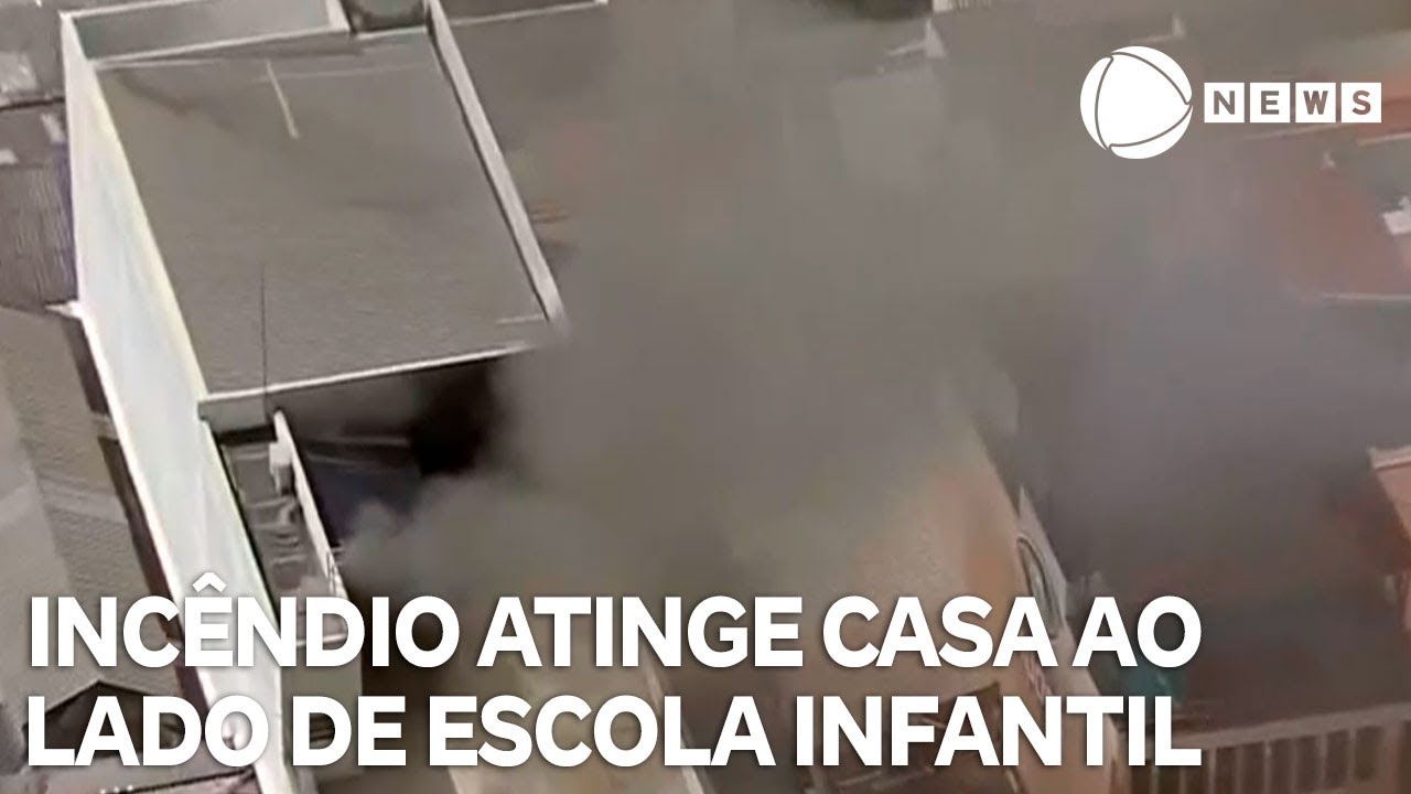 Incêndio atinge casa ao lado de escola infantil na Zona Leste de São Paulo