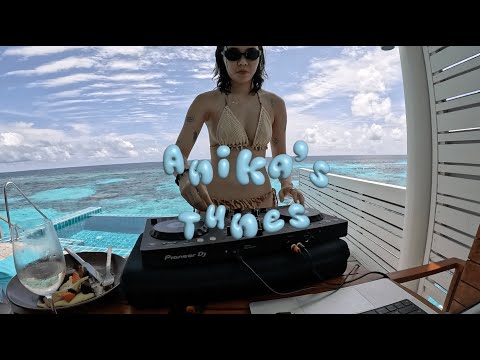 Anika LatelunchinMaldivesDJSetAnika