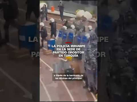La Policía irrumpe en la sede del partido opositor en Turquía