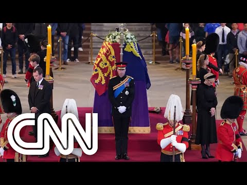 Cerimônias do funeral de Elizabeth II valorizam coroa britânica, diz professor | CNN DOMINGO