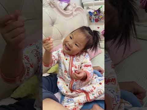 爸爸你吃葡萄 我吃荔枝 甜美了 #宝爸带娃 #记录宝宝 #我的小萌娃 #爹带娃系列 #爷俩日常