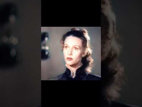 Lola pretends to meet the prisoner. #BarbaraBritton