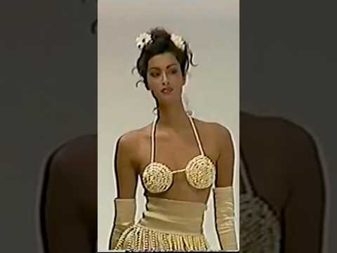 Yasmeen Ghauri at Dolce & Gabbana SS 1992 — The Definition of Elegance 💋✨#1992
