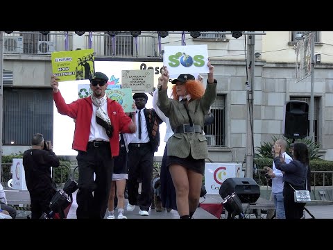 Moda Casual y mascotas protagonizan el desfile de este miércoles