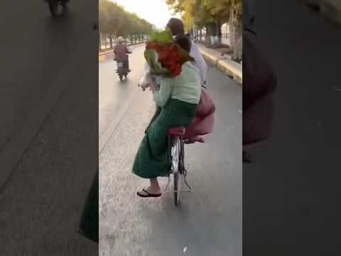 ဒီဘက်ခေတ်မှာ ဒါမျိုးတွေ့ရဖို့ ခဲယဉ်းသွားပြီ၊ Grow old with you. #truelove #love #old #couple