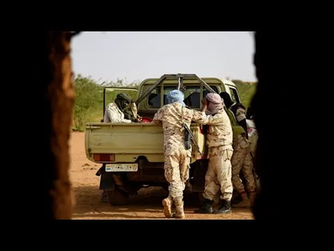 La junta de Níger suspende las actividades políticas y critica a Francia por un aterrizaje