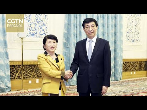El principal asesor político de China se reúne con delegación del Partido Socialdemócrata de Japón