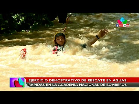 Ejercicio demostrativo de rescate en aguas rápidas en la academia nacional de bomberos