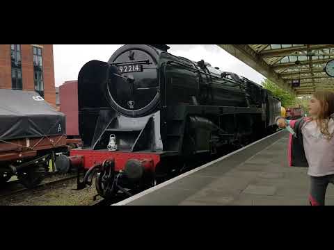 9F No. 92214 'City of Leicester' is seen passing Loughborough Central *STEAM*
