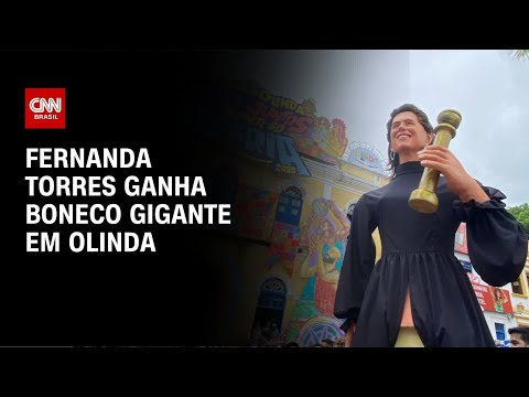 ​Fernanda Torres ganha boneco gigante em Olinda | AGORA CNN