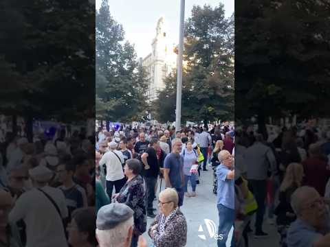 Concentración en plaza de España en protesta por los recientes bombardeos en Líbano y Palestina