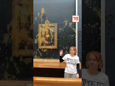 Ecologistas lanzan sopa al cristal de la Mona Lisa en el Louvre