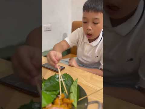 Ăn vặt nem chua rán