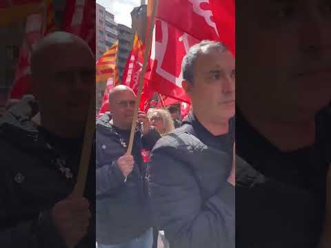 Bullicio y reivindicación en Zaragoza por los derechos laborales en el Día del Trabajador