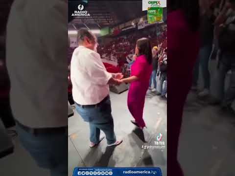 El baile del alcalde capitalino Jorge Aldana y la precandidata presidencial de Libre, Rixi Moncada