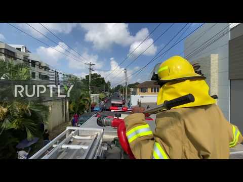 Dominican Republic: Firefighters ready to douse with water those who do not keep social distance