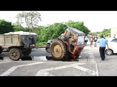 Tremendo susto por choque entre tractor y cabezal en Masaya - Nicaragua