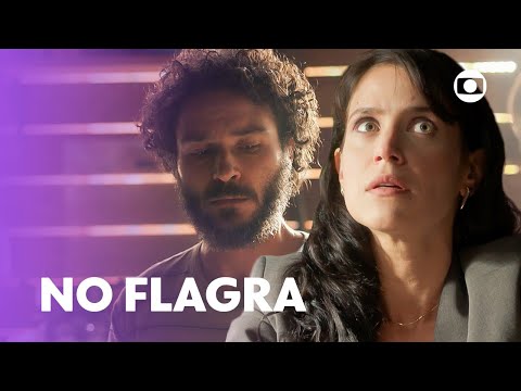 Regina e Angelo são flagrados pelo investigador de polícia | Cara E Coragem | TV Globo