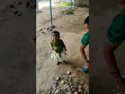 शांति की लड़की मानवी क्या निकाल रही है 🥰😘#trending #youtubeshorts #parmilavlog222 #viralvideo#funny