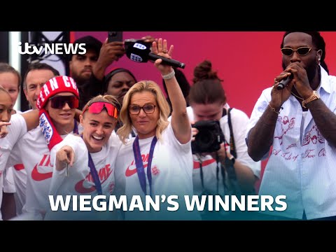 PARADE HIGHLIGHTS: Wiegman's dancing, Burna Boy and all the best Lionesses parade moments | ITV News